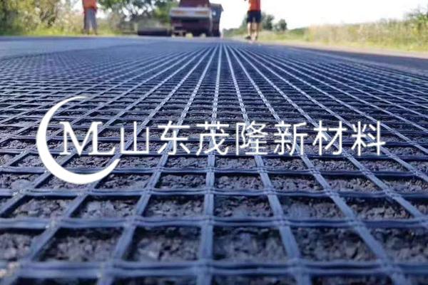  《鄭州機場至周口西華高速公路二期項目》 土工格柵施工